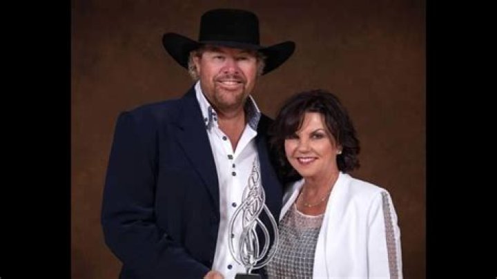Uncover The Extraordinary Role Of Tricia, Toby Keith's Wife, In Country Music
