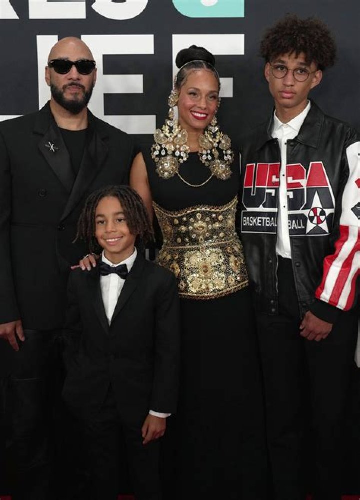 Unveil The Secrets Of Swizz Beatz's Towering Presence: Height Revealed
